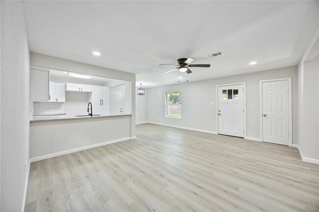 Foto del edificio - 5934 Southwell St