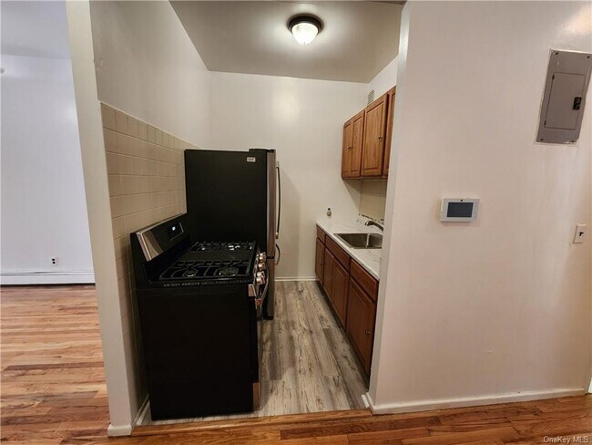 Building Photo - 106 W 130th St