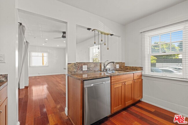 Foto del edificio - 307 6th Ave