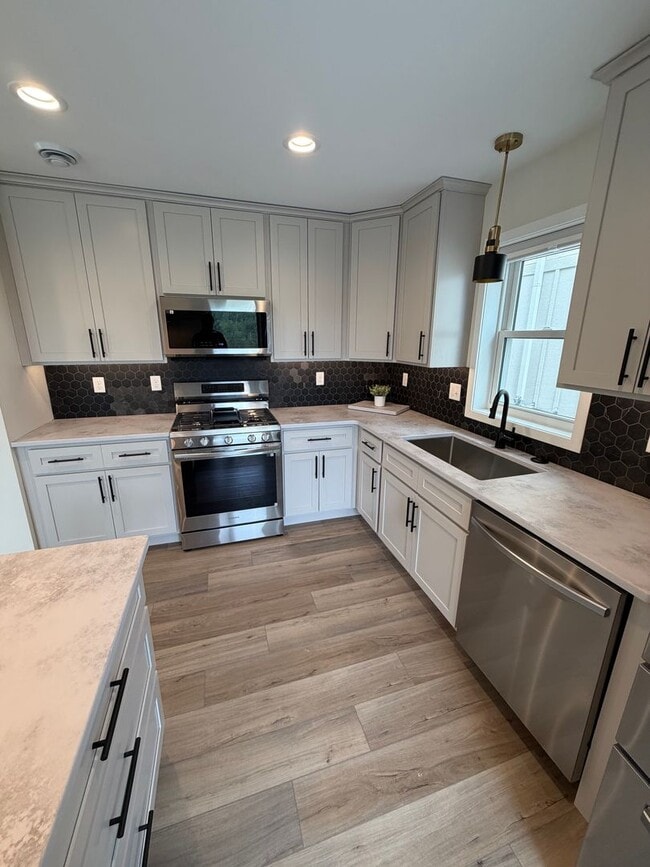 Building Photo - Available Now brand New Build 3 bed 2.5 bath