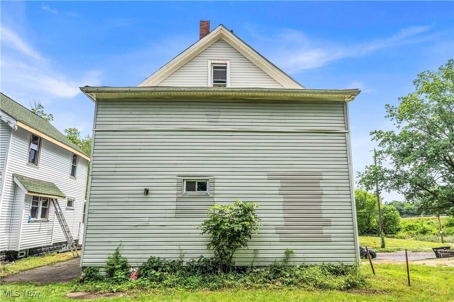 1174 La Croix Ave Akron, OH 44307 – photo 3