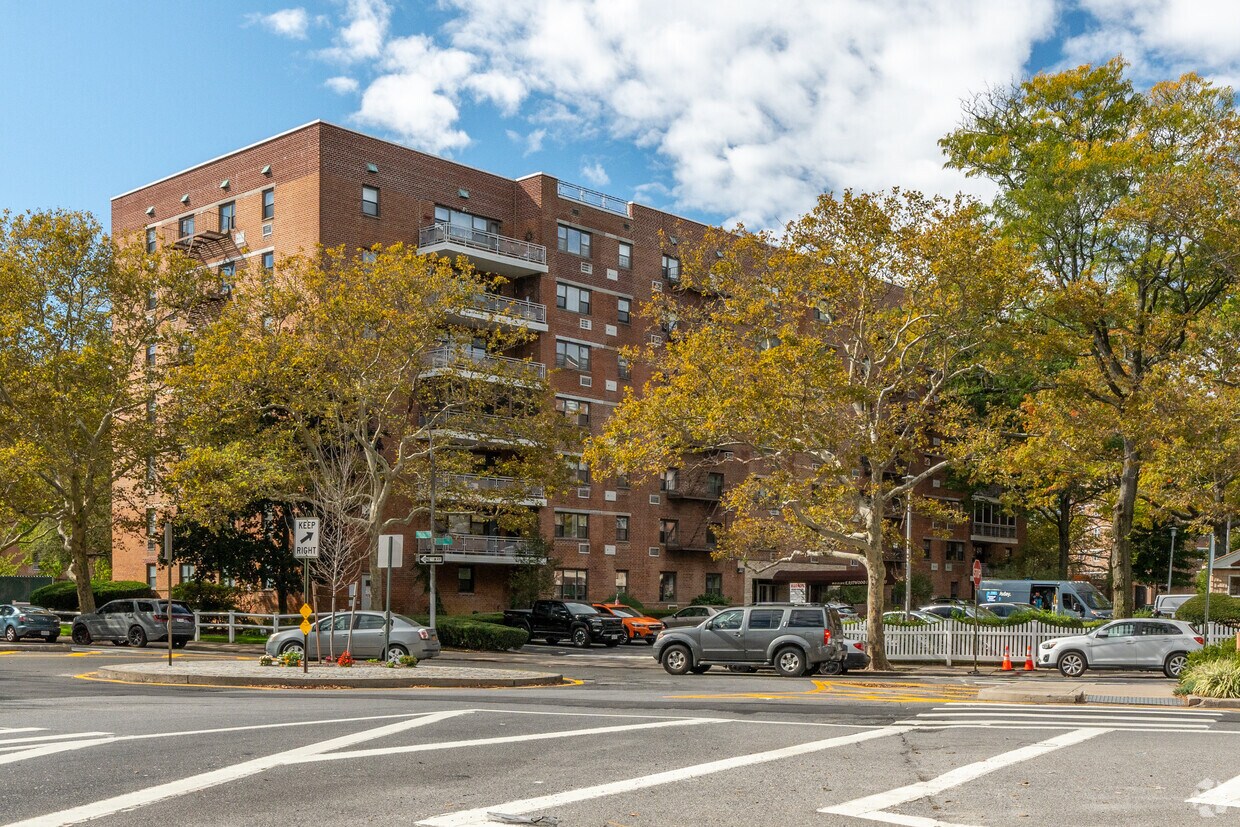 8935 155th Ave - Eastwood Condos