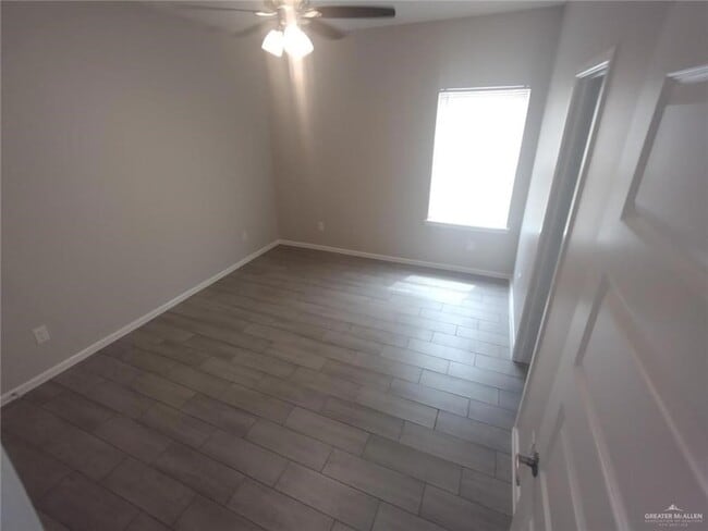 Building Photo - 1409 Shavano Dr