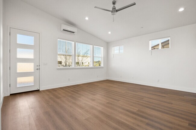 Foto del edificio - 1674 Thea Ave