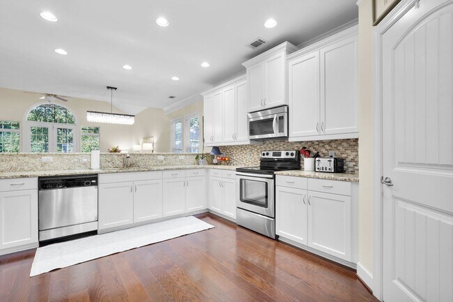 Building Photo - 3-6 Month Rental with the possibility to e...