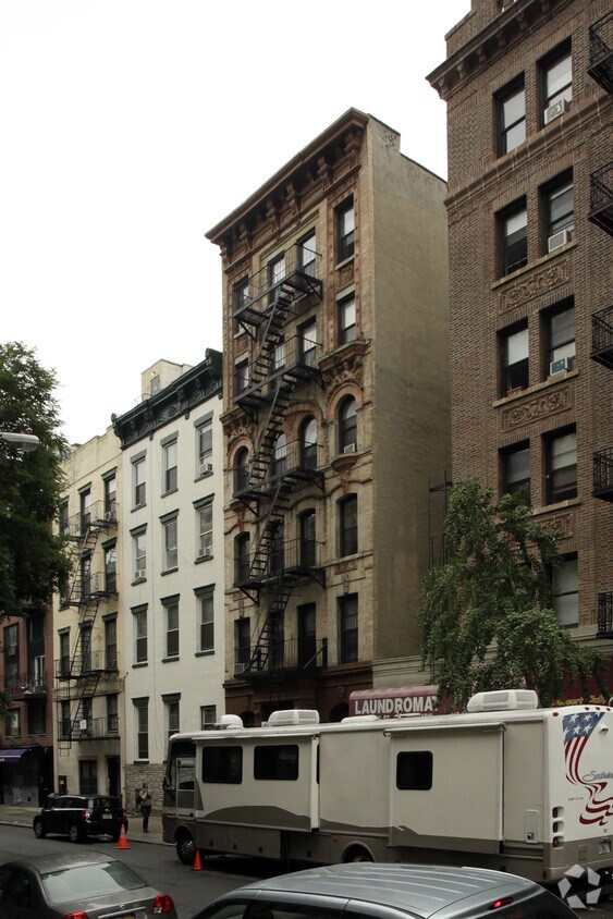 204-206 E 10.º ¡St - 204-206 E 10th St