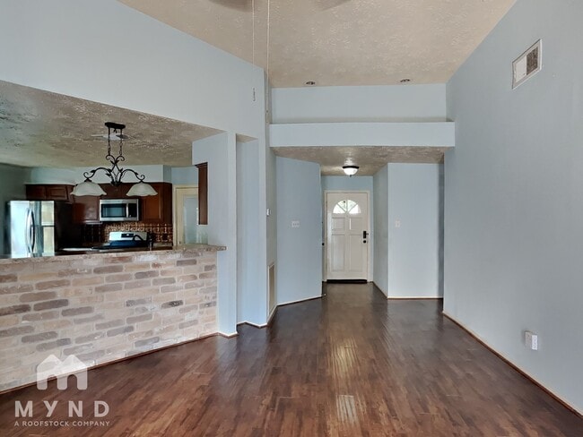 Building Photo - 414 Enfield Dr