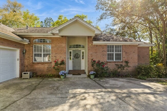Foto del edificio - Spacious 3BR home with gorgeous finishes!!...