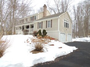 Building Photo - 12 Cardinal Ln