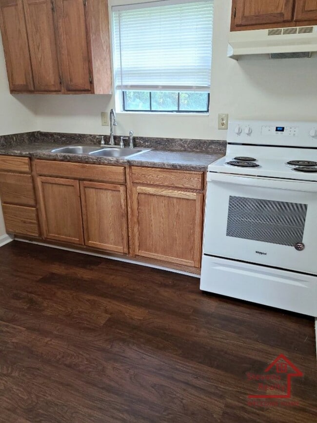 Foto del edificio - 220 Dogwood Pointe Dr