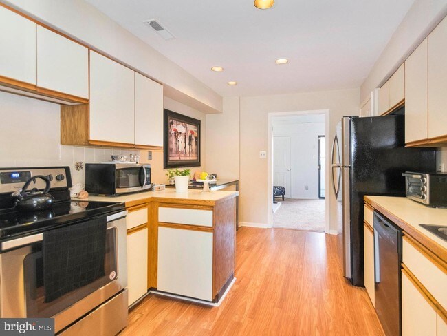 Building Photo - 240 Clover Hill Ct