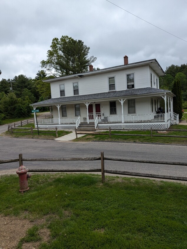 Primary Photo - 9-16 Village St
