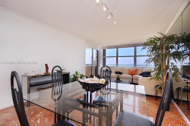 Foto del edificio - 2555 Collins Ave