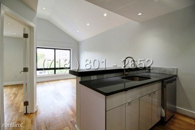 Building Photo - 24 Grove St