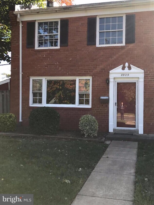 Foto del edificio - 8929 Portner Ave