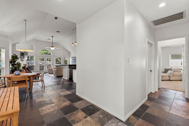 Foto del edificio - 5094 Pleasure Lake Dr