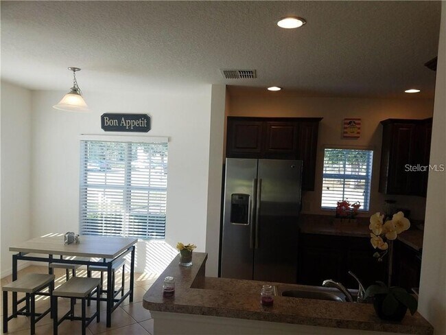 Building Photo - 2929 Sunstone Drive