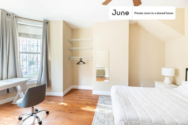 Foto del edificio - Room in Shared 8 bed/3.5 bath home