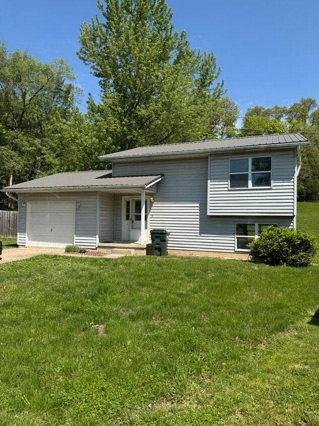 Primary Photo - 170 Vica Ln