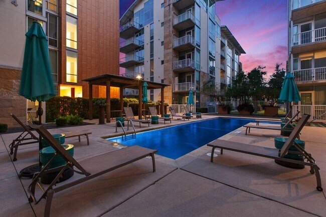 Building Photo - Beautiful at Barton Place!