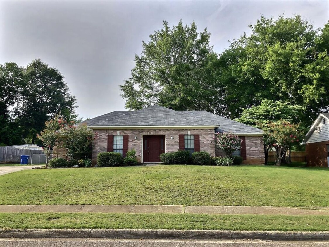 Foto principal - 3 Bed 2 Bath in Prattville, AL