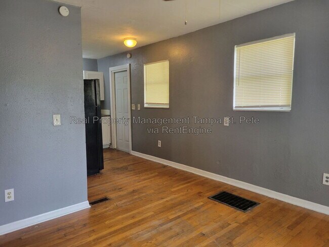 Foto del edificio - 7210 Westinghouse Ave