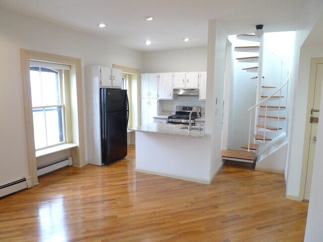 Cocina y escalera de caracol al tejado - 143 Sussex St