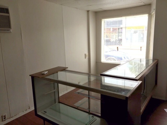 Building Photo - 2120 Miami St