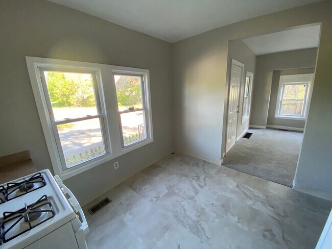 Building Photo - 3214 W 71st St