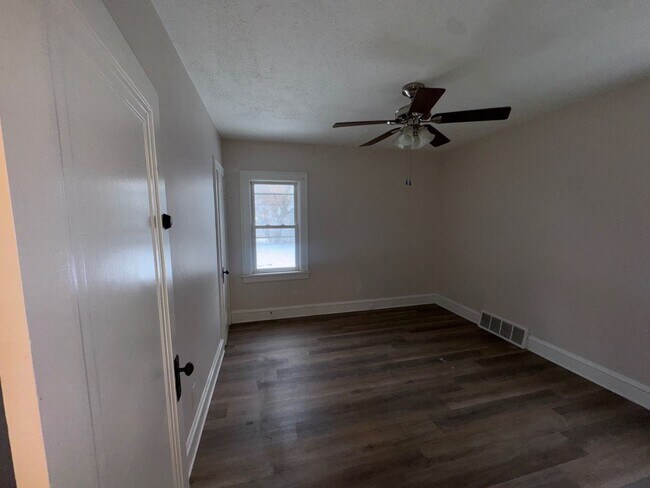 Foto del edificio - 3264 W 130th St