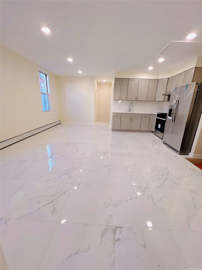 Foto del edificio - 87-28 92nd St