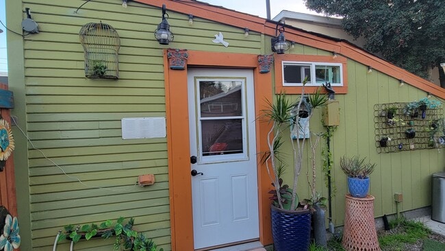 Building Photo - 4195 Hamilton St