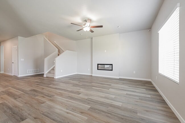 Building Photo - 923 Gianna Ave