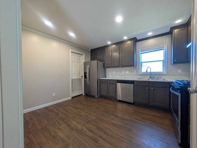 Building Photo - 15344 Dominique Dr