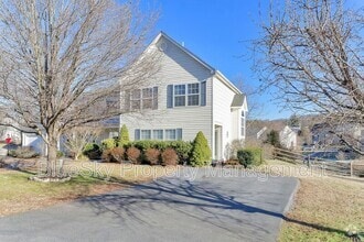 Building Photo - 221 Buttercup Ln