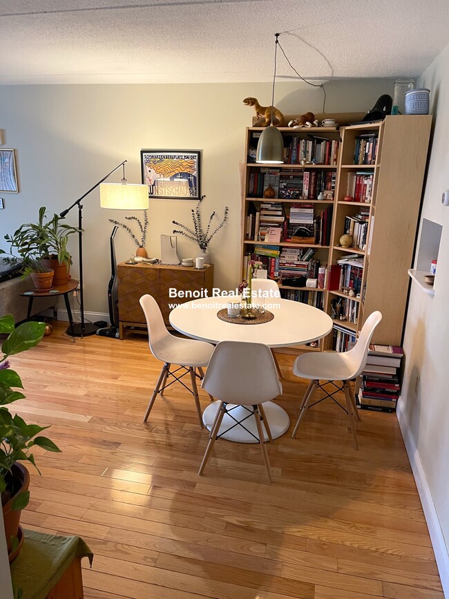 Building Photo - 303 Lowell St