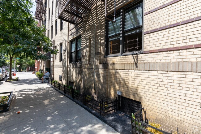 Building Photo - 3245 Perry Ave