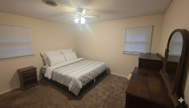 Foto del edificio - 817 Dumont Dr