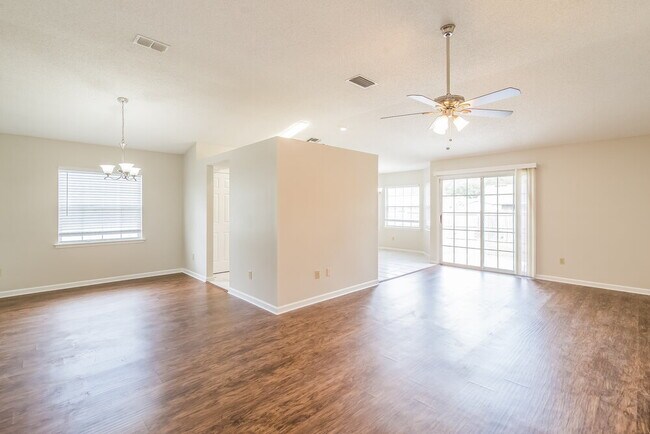Foto del edificio - 8037 Boonesborough Trail