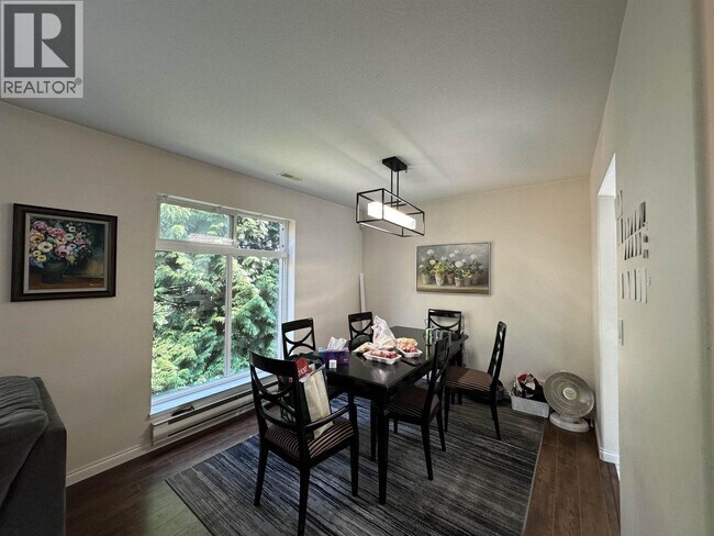 Photo du bâtiment - 2538-2538 Pitt River Rd