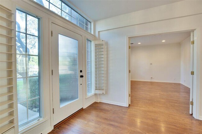 Building Photo - 10524 Redmond Rd