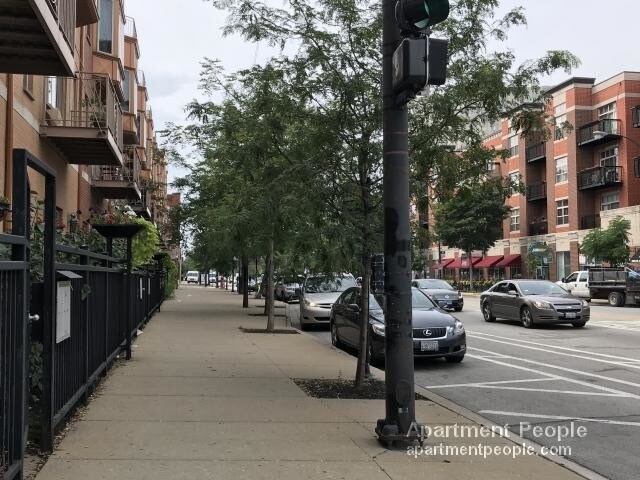 Foto del edificio - 1935 S Archer Ave