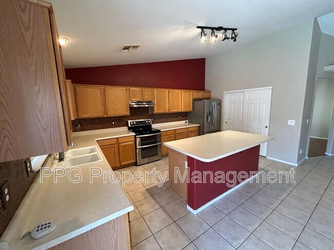Foto del edificio - 13444 W Paradise Ln