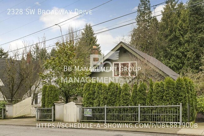 Foto del edificio - Stunning Historic Bungalow Just Minutes Fr...
