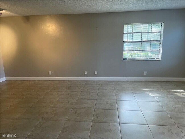 Building Photo - 3 br, 2.5 bath House - 9149 Vineyard Lake Dr