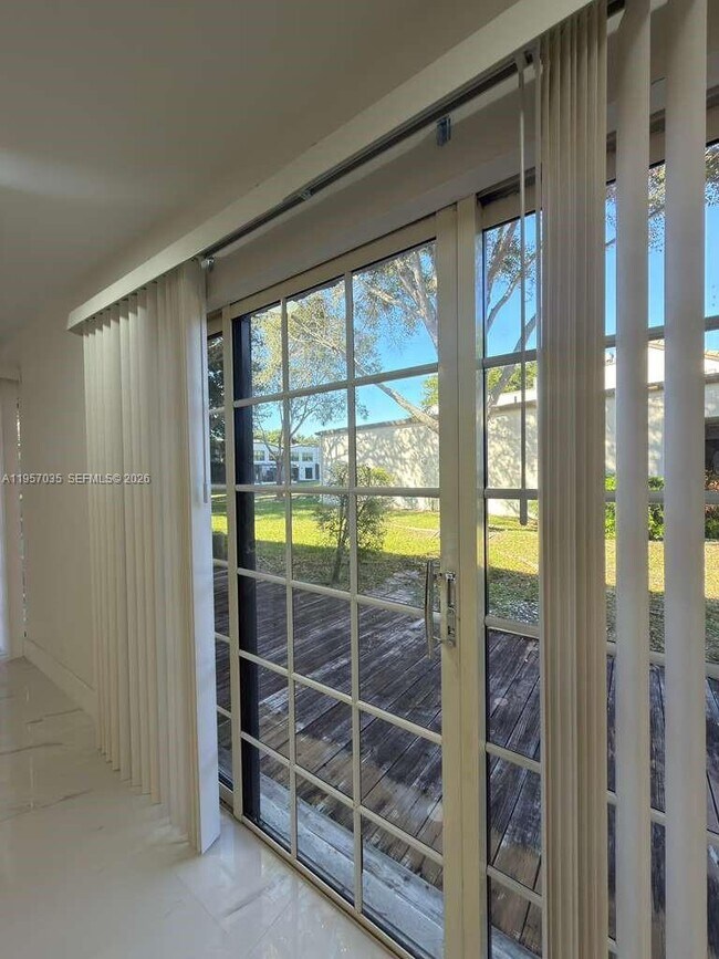 Foto del edificio - 9719 N New River Canal Rd