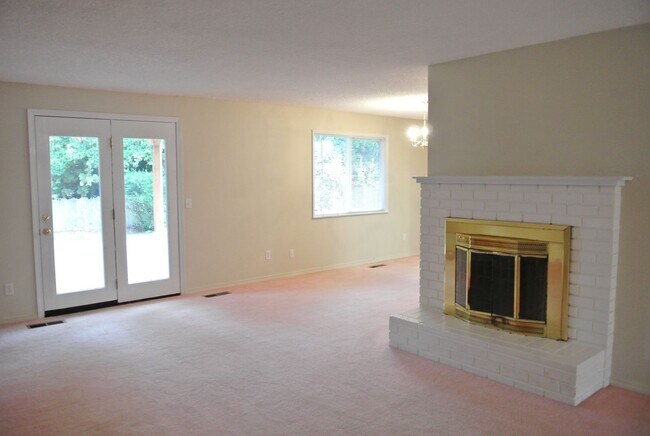 Foto del edificio - Spacious 4 bedroom 2 bath Home in North Al...