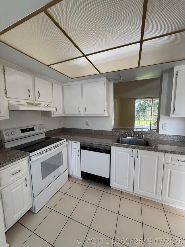 Building Photo - 7895 Margate Blvd