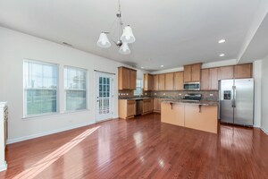 Foto del edificio - 212 N Commerce St