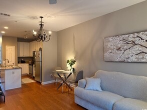 Building Photo - 926 Price Ln